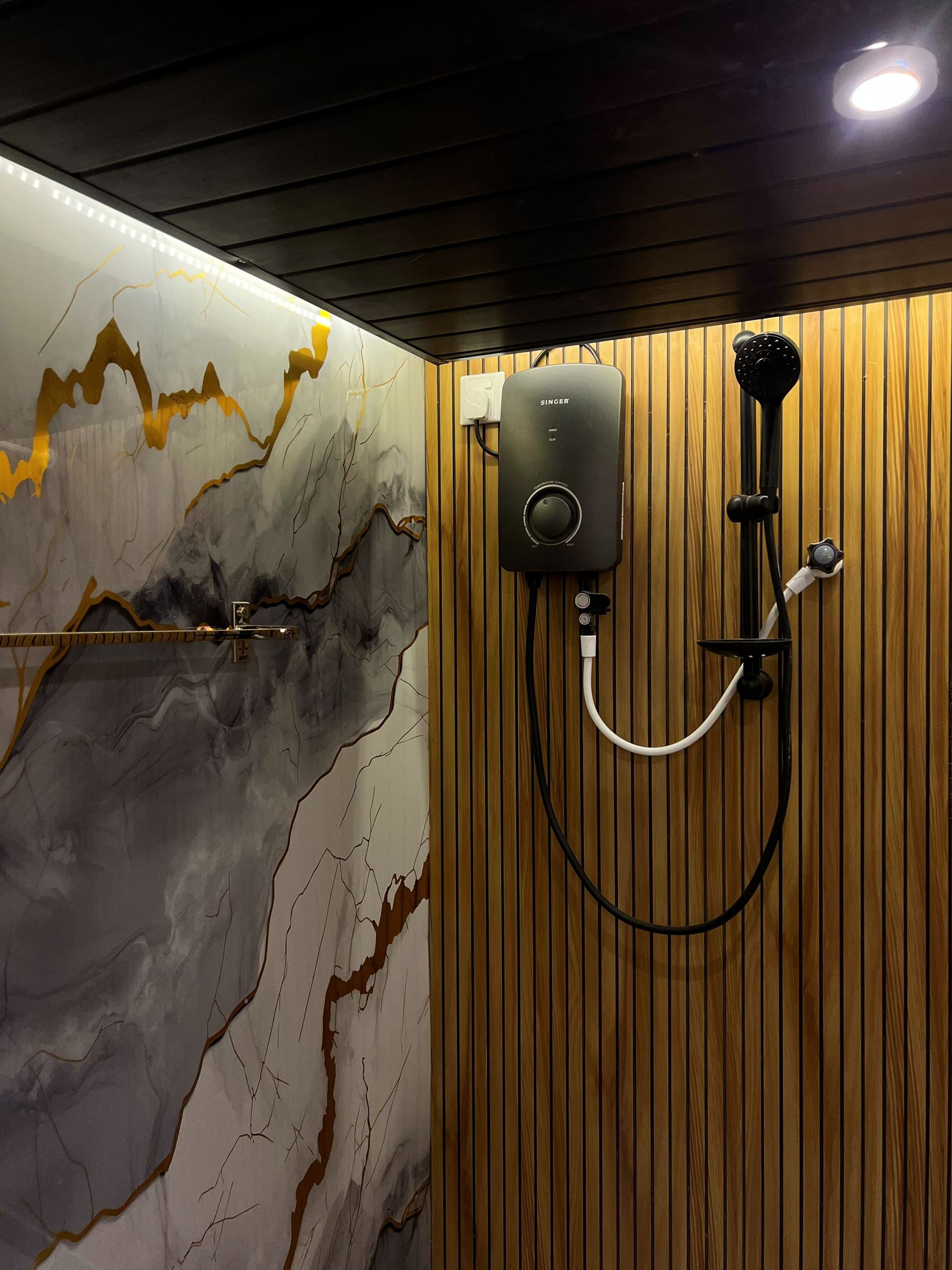Wilpattu villa en-suite shower